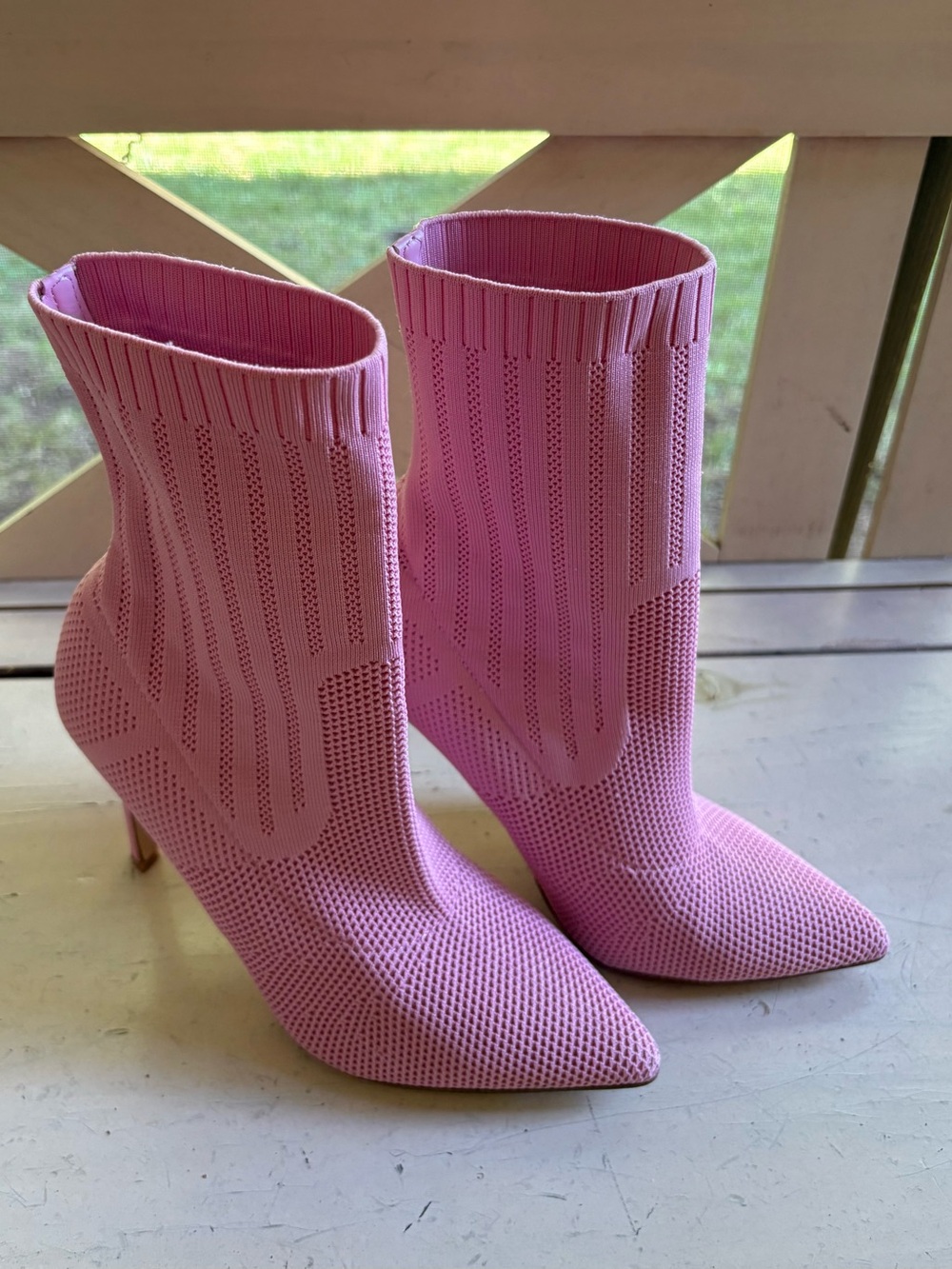 Steve Madden Discreet Pink Knit Sock Pointed Stiletto Ankle Booties Size 7.5